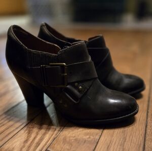 Womens healed loafers